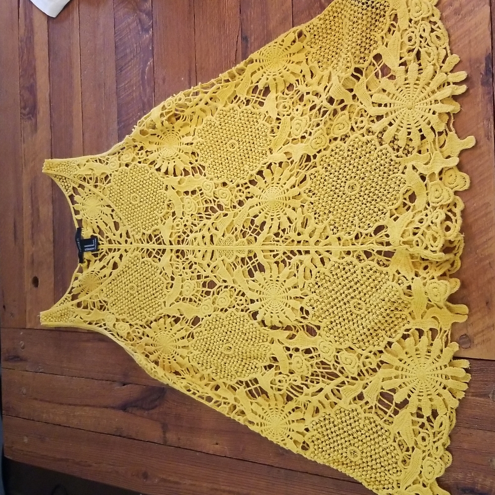 Forever 21 | NWOT Crochet Tank - M